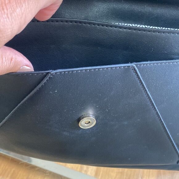 Black envelope lurch 12” x 8.5” inside & outside pockets. Zipper edge accent - Picture 8 of 10